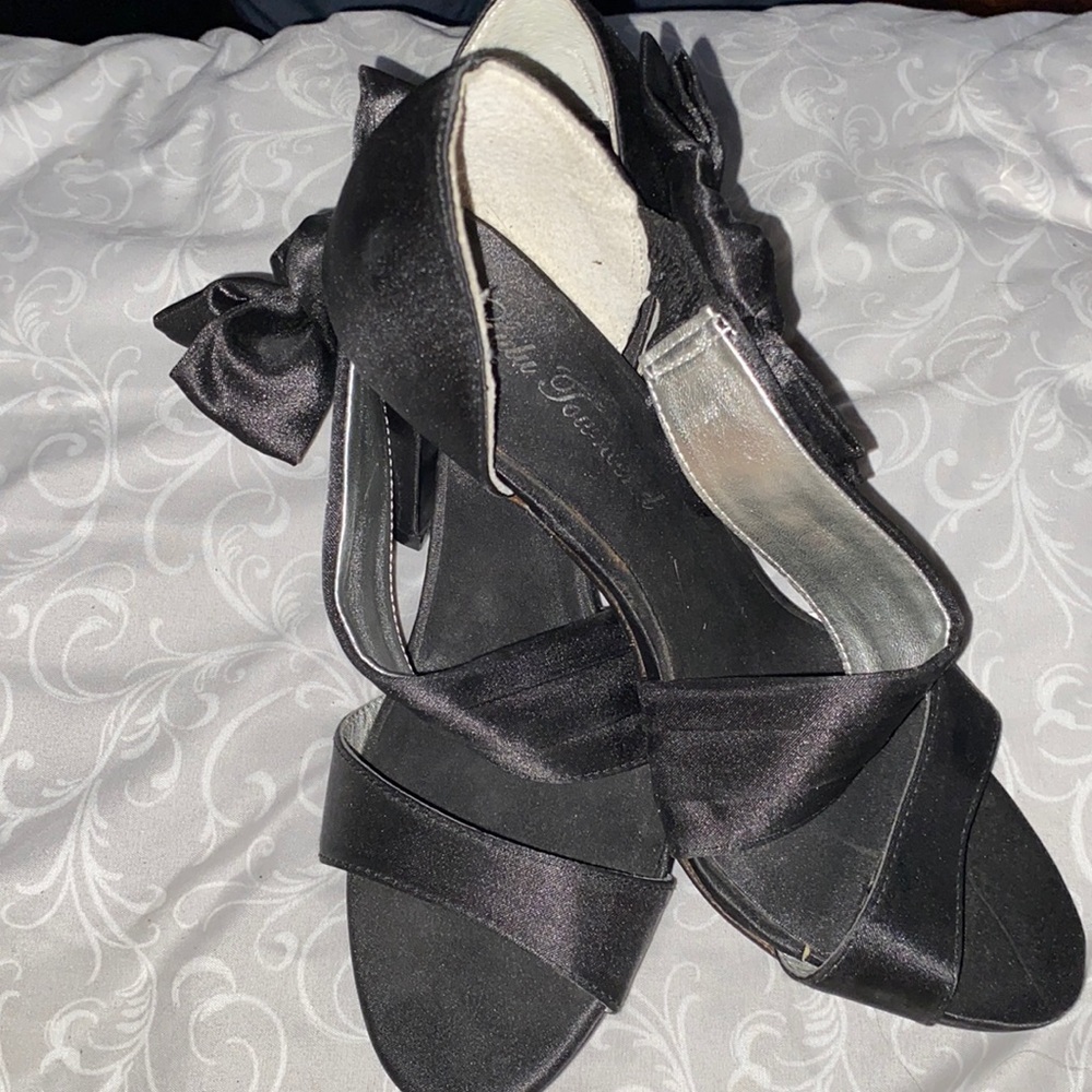 Lulu Townsend black bowed heels